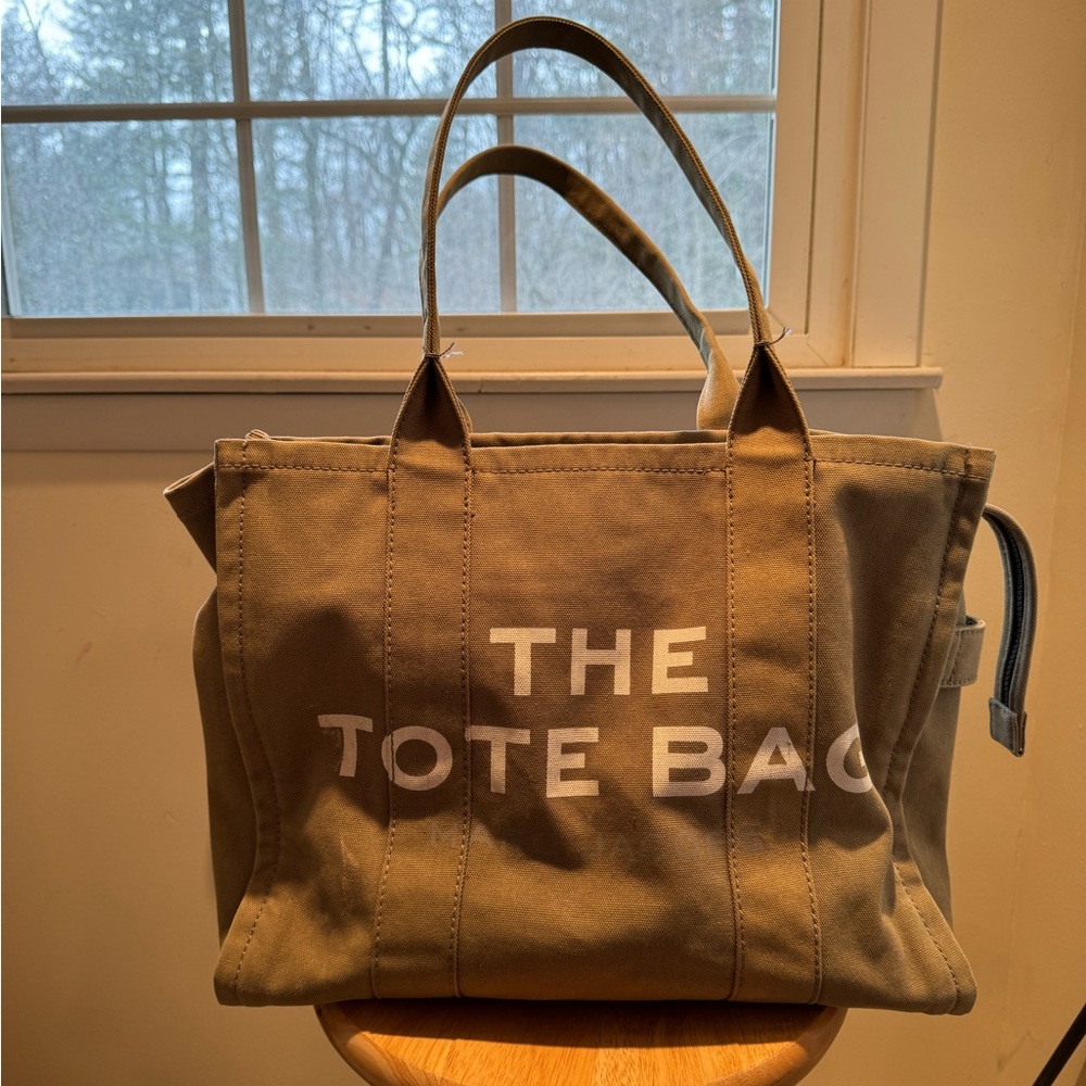 Marc Jacobs Green Tote Bag with Sturdy Handles
